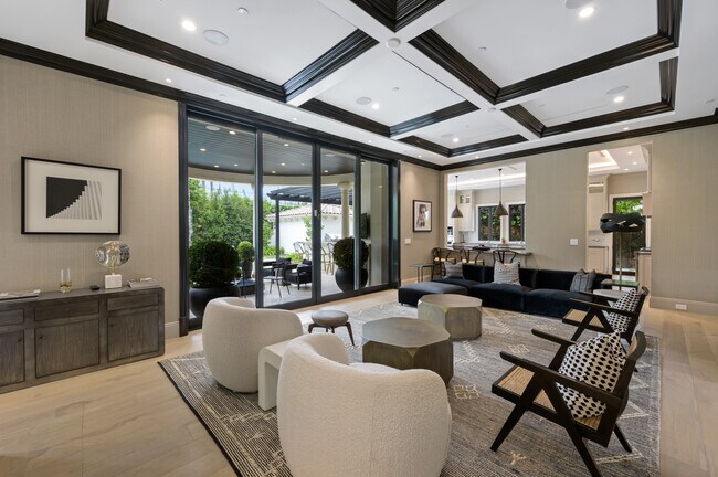 Building Photo - 517 N Camden Dr