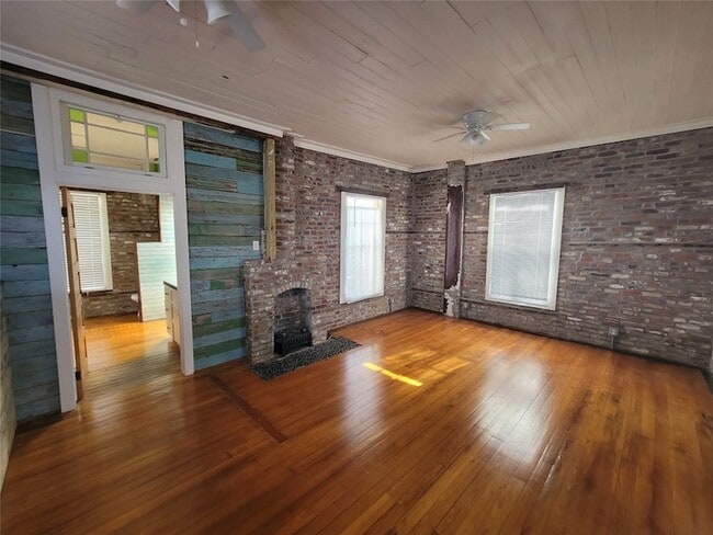 Building Photo - 1407 Broadway Avenue J