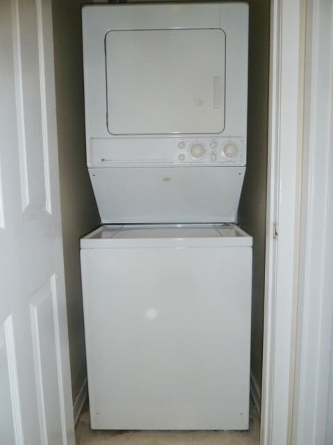 Building Photo - Available Now! Updated 2br 2ba Garden-Style Condo in Mill Creek! Walk to Campus