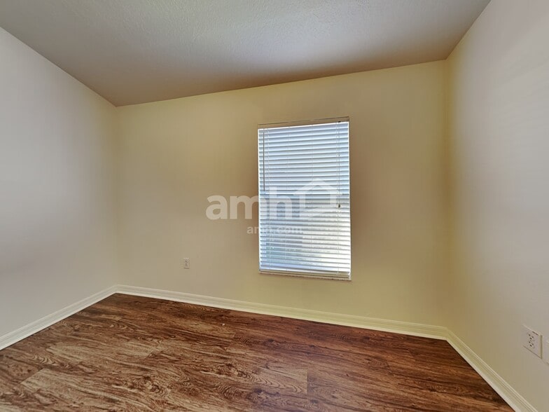 Building Photo - 23121 Emerson Way