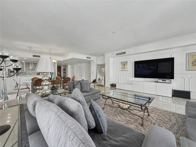 Building Photo - 2124 Fisher Island Dr