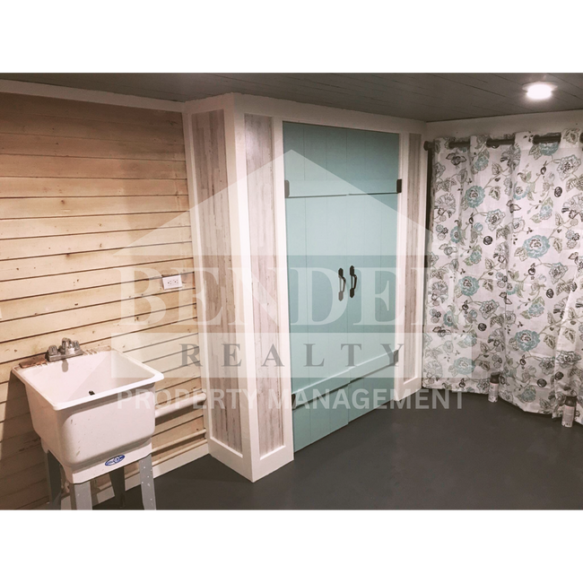 Building Photo - QUAINT, COZY SPACE