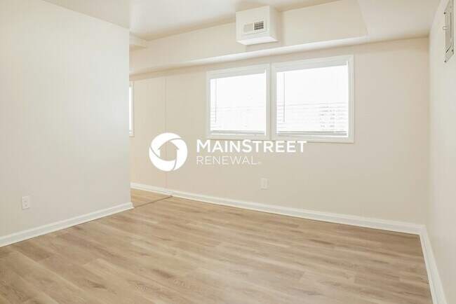 Building Photo - 5 Bedroom Pet-Friendly Home in Winston-Salem, NC with Main Street Renewal