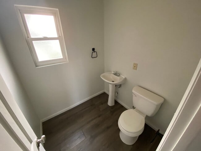 Building Photo - Family Style Home In The Coveted Marsten Neighborhood!