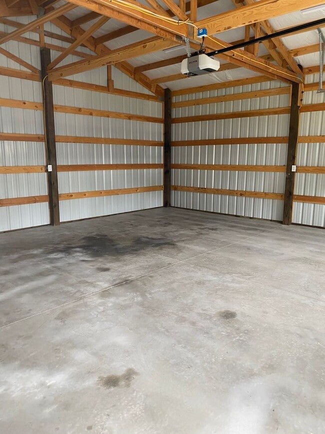 Building Photo - New 3 bedroom, 2 bath home