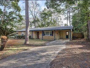 Building Photo - 4 Bed/3 Bath home located near Midtown!
