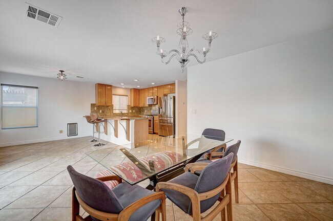 Building Photo - 3 BEDROOM + POOL IN DESIRABLE PECCOLE RANC...