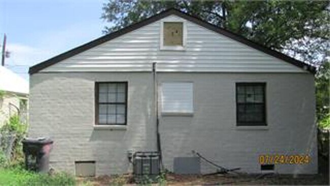 Building Photo - 1946 Greene St