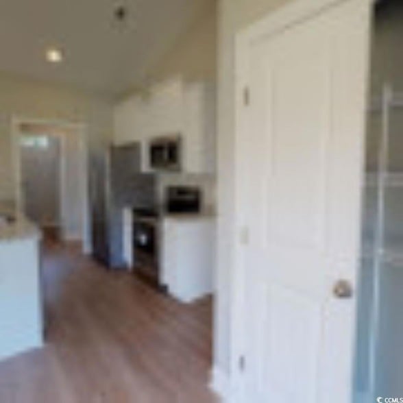 Building Photo - 5 Racquet Club Dr