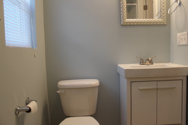 Building Photo - 226 Valley Ave SW