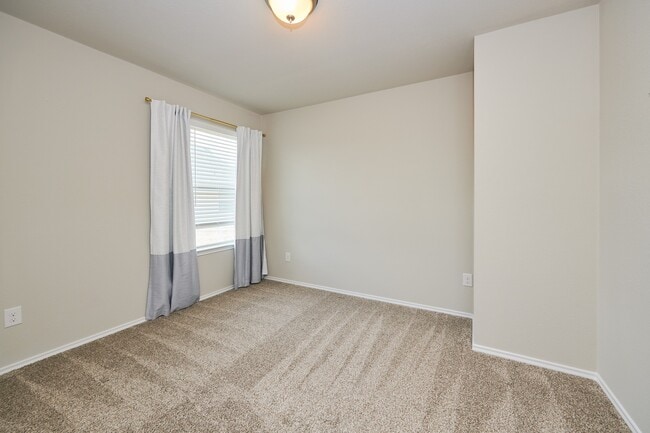 Building Photo - 9291 Inland Leather Ln