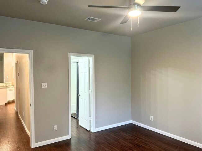 Building Photo - 1503 Cedar Park Dr