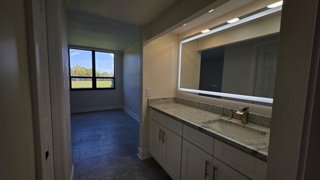 Building Photo - 2618 Cove Cay Dr