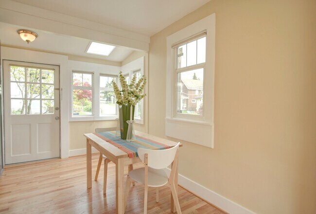 Building Photo - 502 NE 72nd St