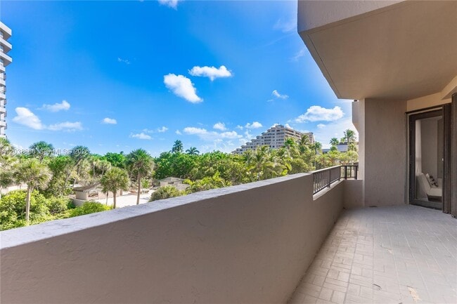 Building Photo - 251 Crandon Blvd