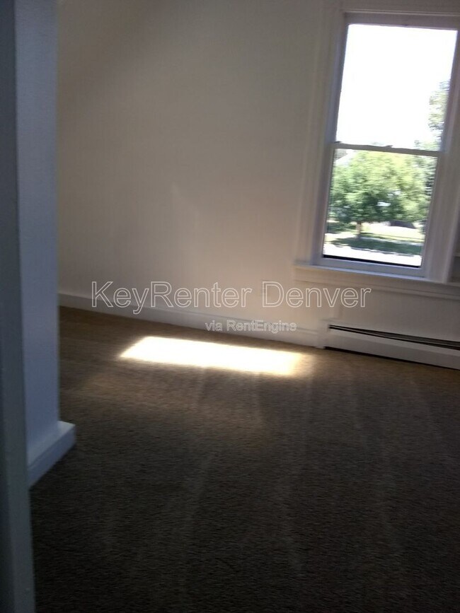 Building Photo - 1118 6th St