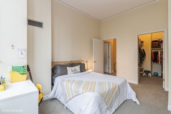 Building Photo - 201 N Westshore Dr