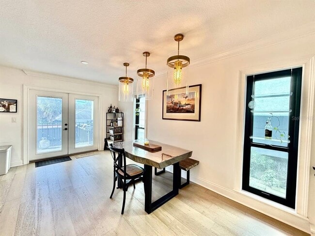 Building Photo - 162 E Davis Blvd