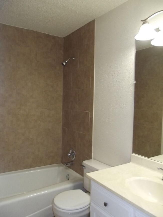 Building Photo - 2/2/2 Townhouse in Southwest Lubbock