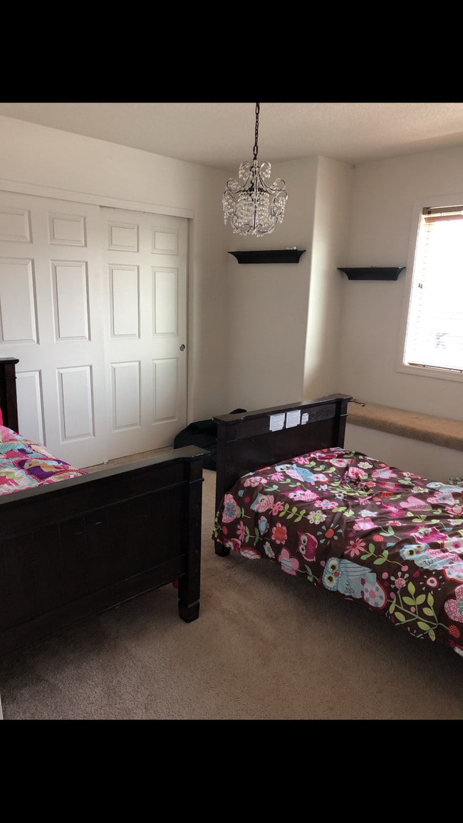 Building Photo - 540 S Glenmoor Dr