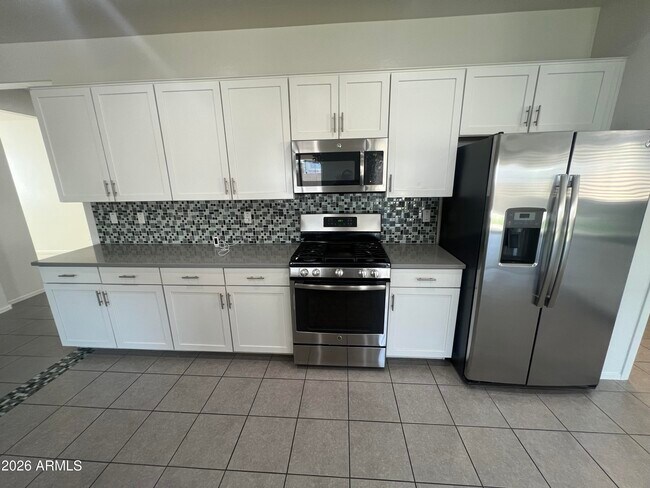 Building Photo - 739 N 156th Ln