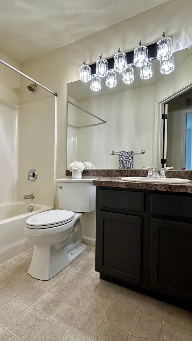 Building Photo - 424 Waverly Woods Dr