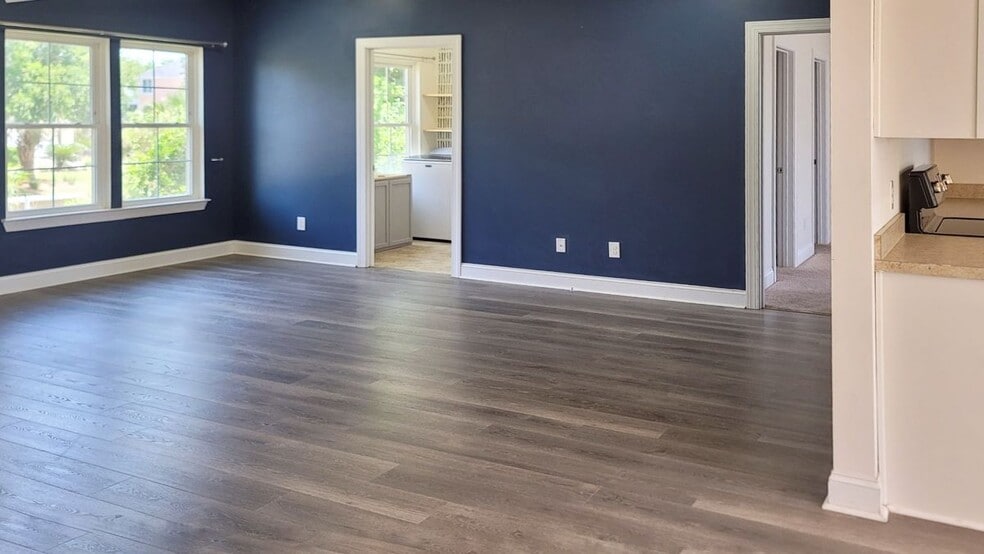 Building Photo - 255 Little Oak Island Dr