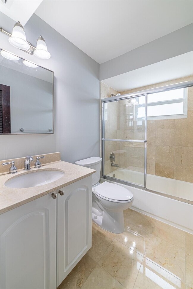 Building Photo - 609 NE 13th Ave