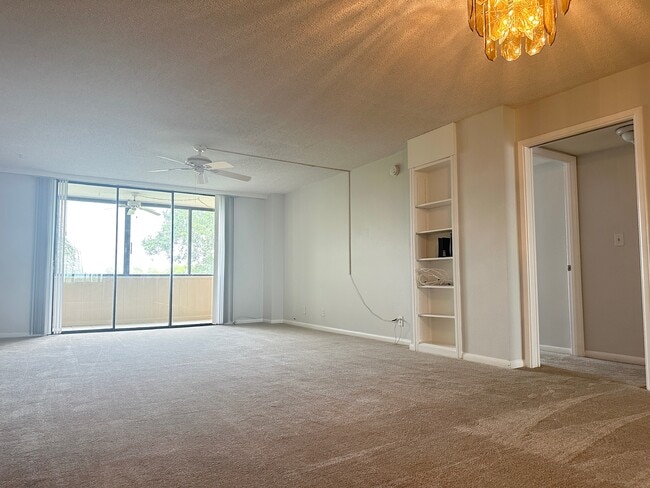 Building Photo - 2617 Cove Cay Dr