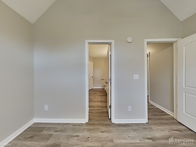 Building Photo - 1207 Bolton Dr