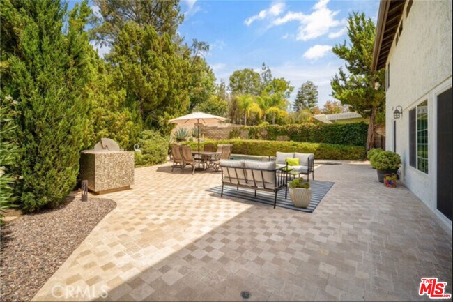 Building Photo - 26065 Redbluff Dr