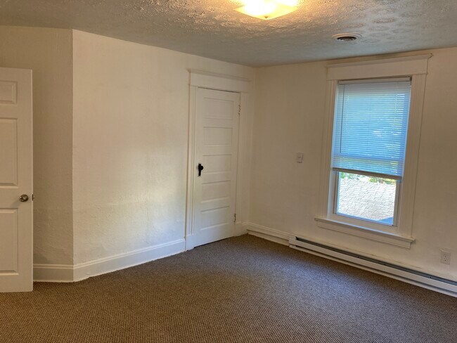 Building Photo - 1117 N B St