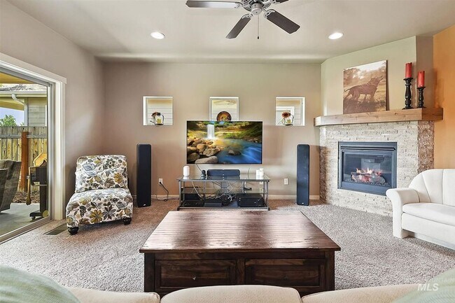 Building Photo - Pet Friendly Home Near The Foothills!