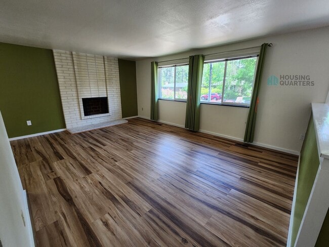 Building Photo - Single family home with large back yard!