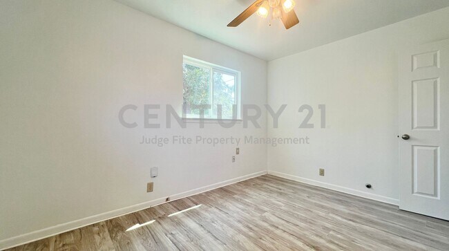 Building Photo - 5429 Farnsworth Ave