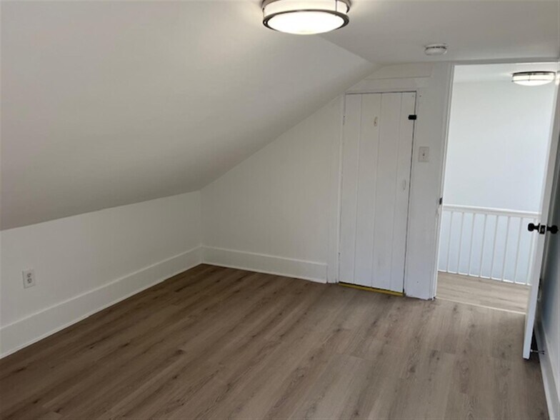 Building Photo - 8 6th St