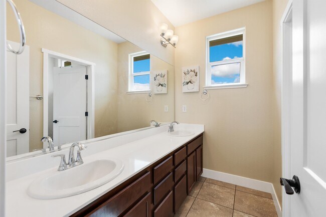 Building Photo - 10068 Carinata Dr
