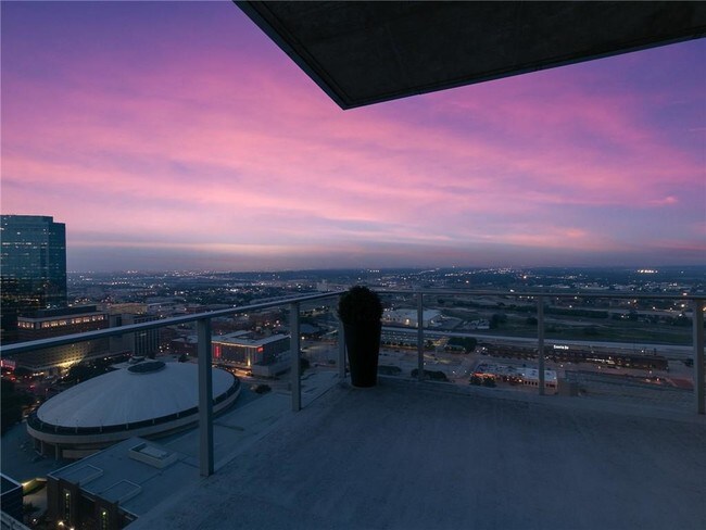 Building Photo - 1301 Throckmorton St