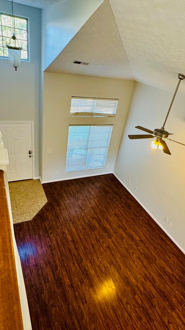 Building Photo - 3072 Prichard Dr