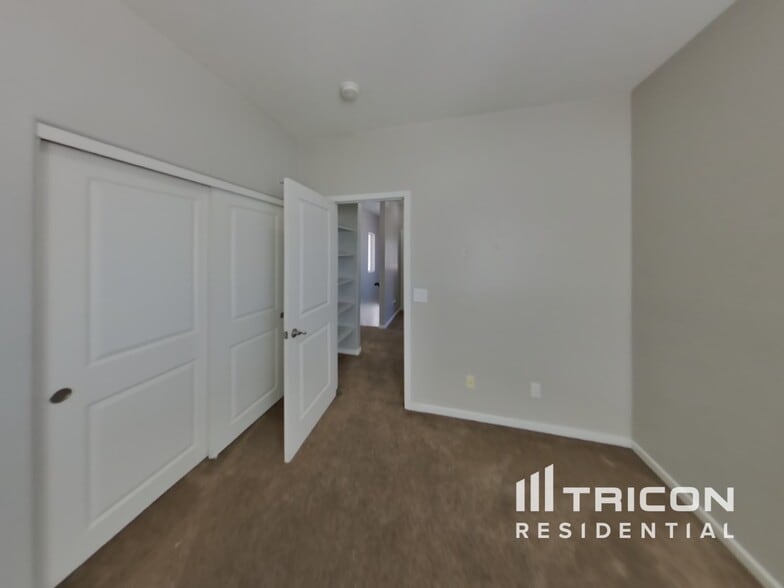 Building Photo - 10321 W Monterosa Ave