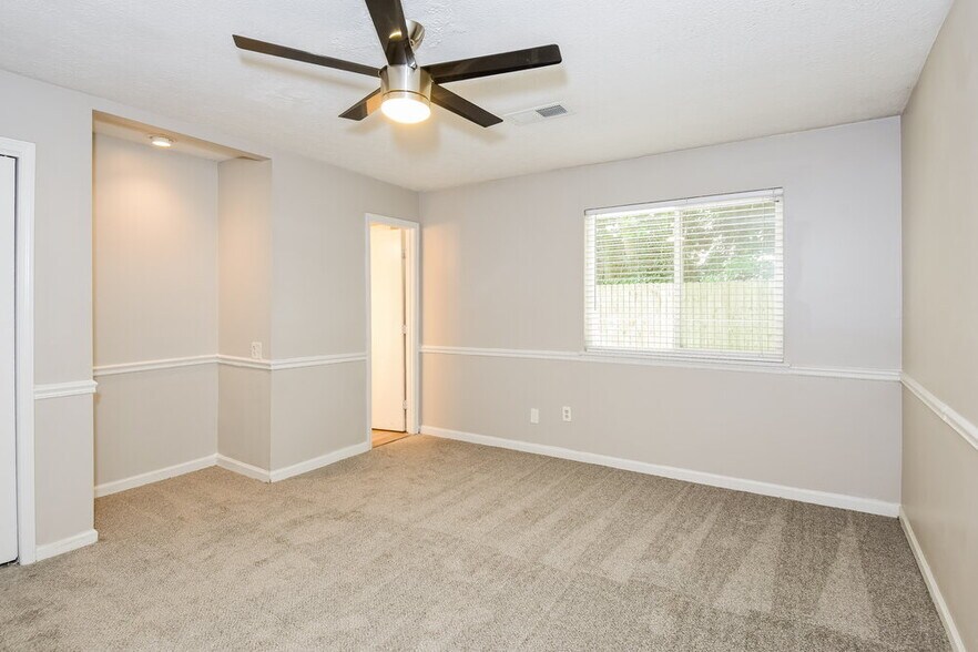Building Photo - 440 Creekside Ct