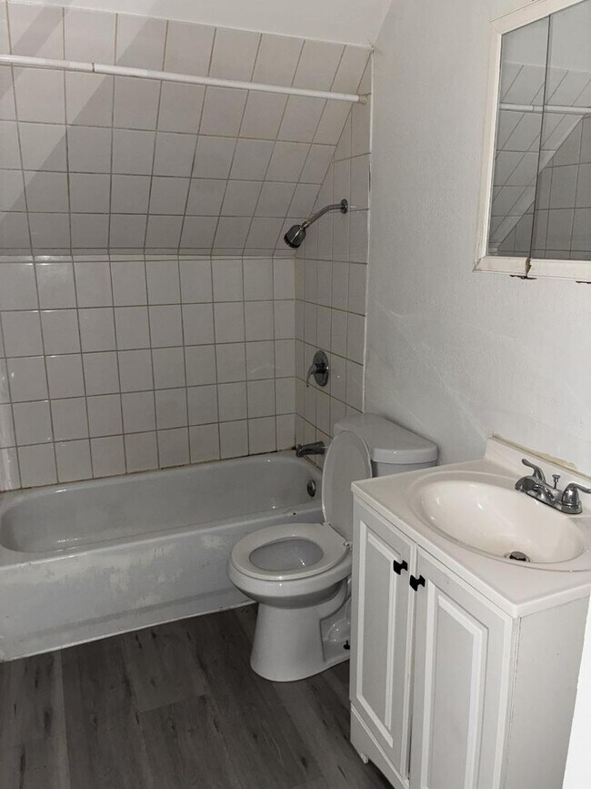 Building Photo - 2166 S 6th St