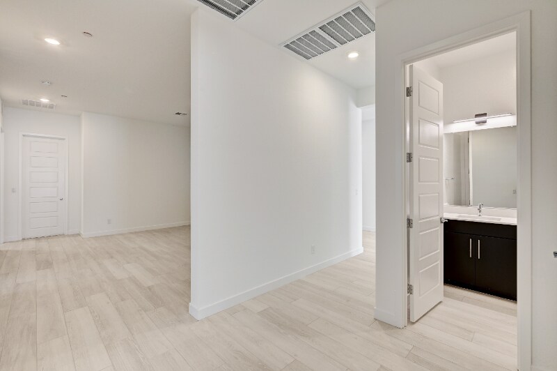 Building Photo - 9486 W Hammer Ln