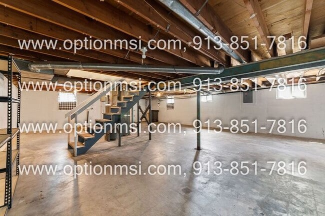 Building Photo - Near Wyandotte County Lake Park!