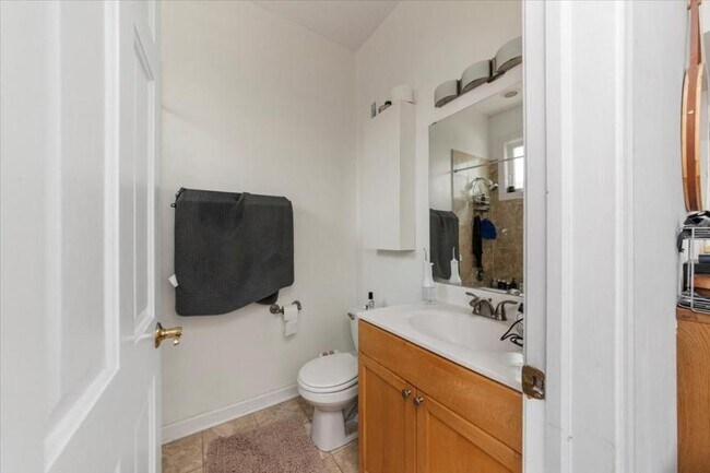 Building Photo - 2 bedroom in Chicago IL 60622