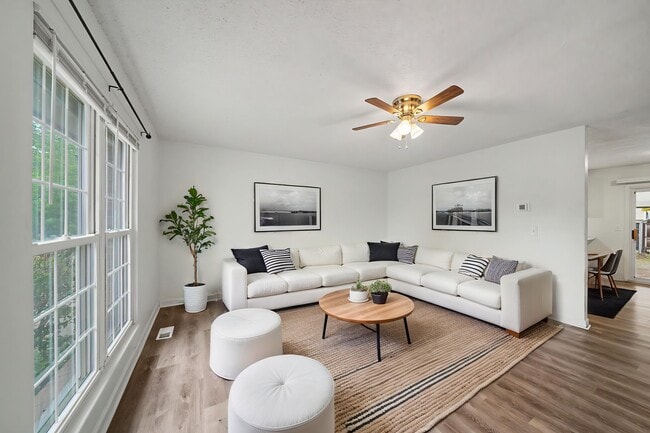 Building Photo - 9587 Dudley Dr