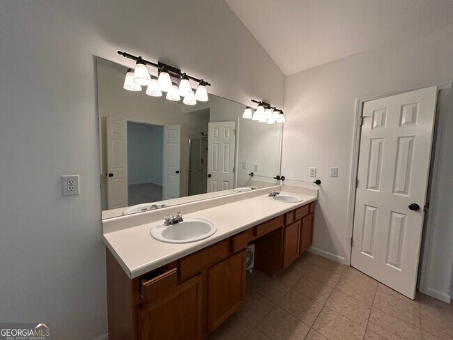 Building Photo - 665 Arncliffe Ct