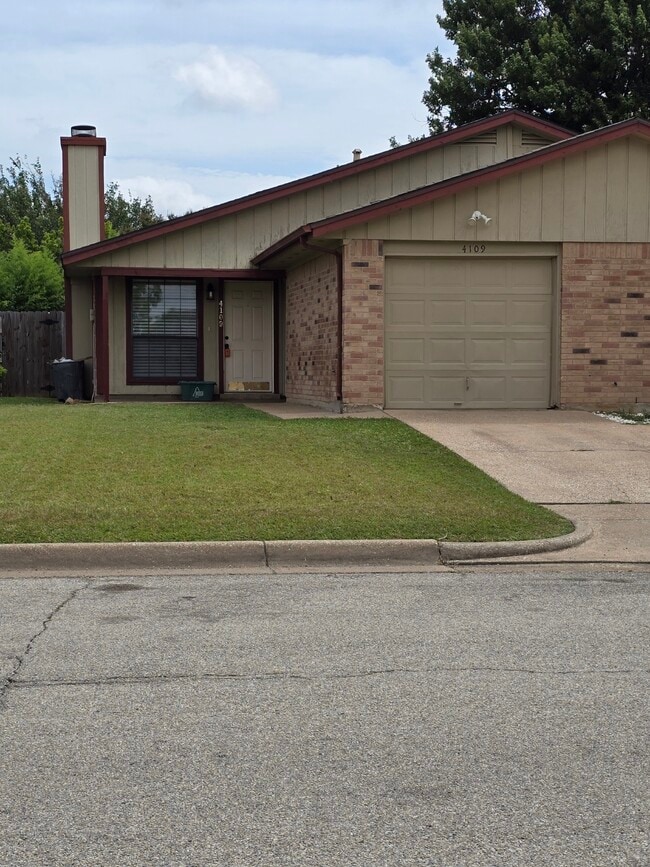 Building Photo - 4109 Fossil Ridge Dr