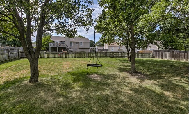 Building Photo - 420 SE Onyx Dr