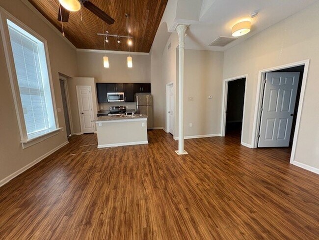 Building Photo - 478 Poplar St